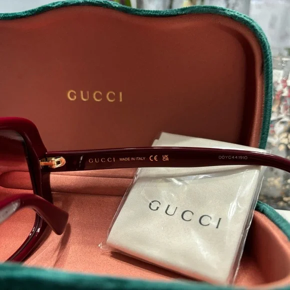 Gucci Authentic Sunglasses - FULL INCLUSION Burgundy display picture 3